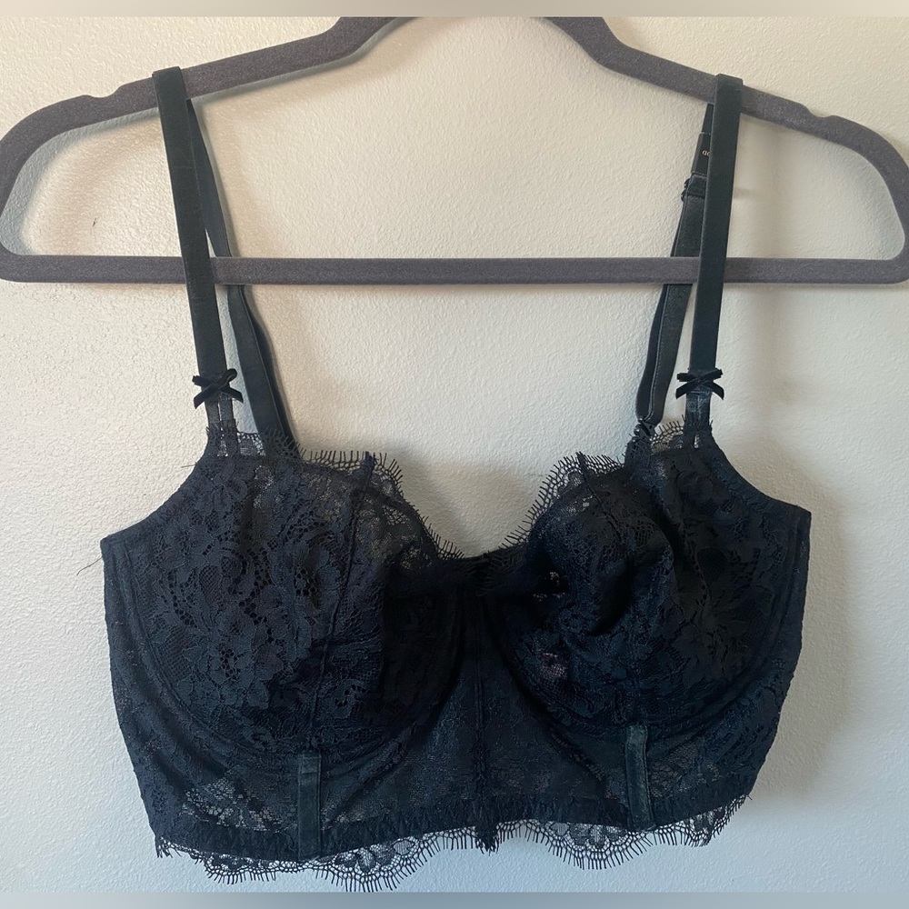 Victoria’s Secret black lace bra. NWT.